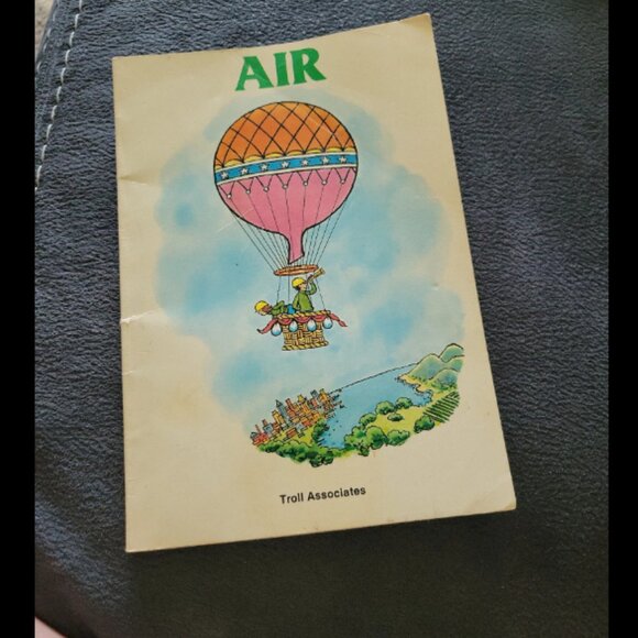 Air. Childrens Softback book - Picture 1 of 2